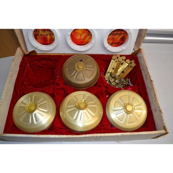 Lot of 4 OLD Vintage Vulcan Autosonic PVR Mark-I Smoke Detectors Untested - Picture 1 of 16